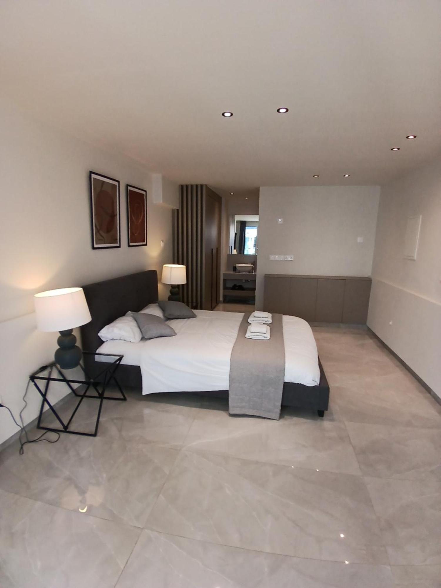 Georgiana Suites Larnaka Zimmer foto
